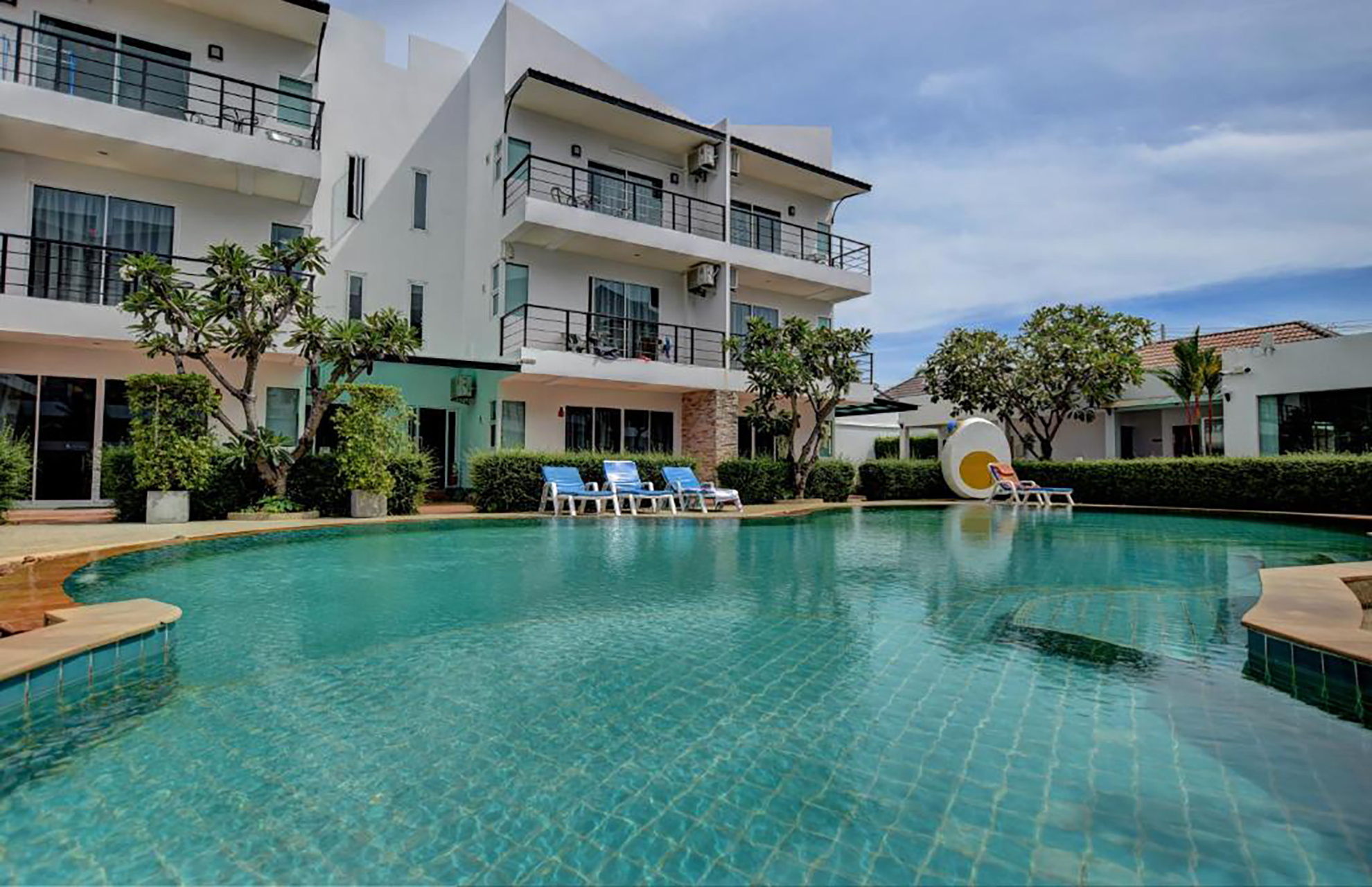 pool-access 89 -rawai-hote